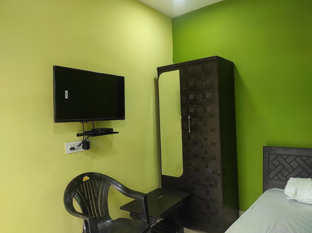 Hotel Sk Lodge Near Guwahati Airport Bagian luar foto