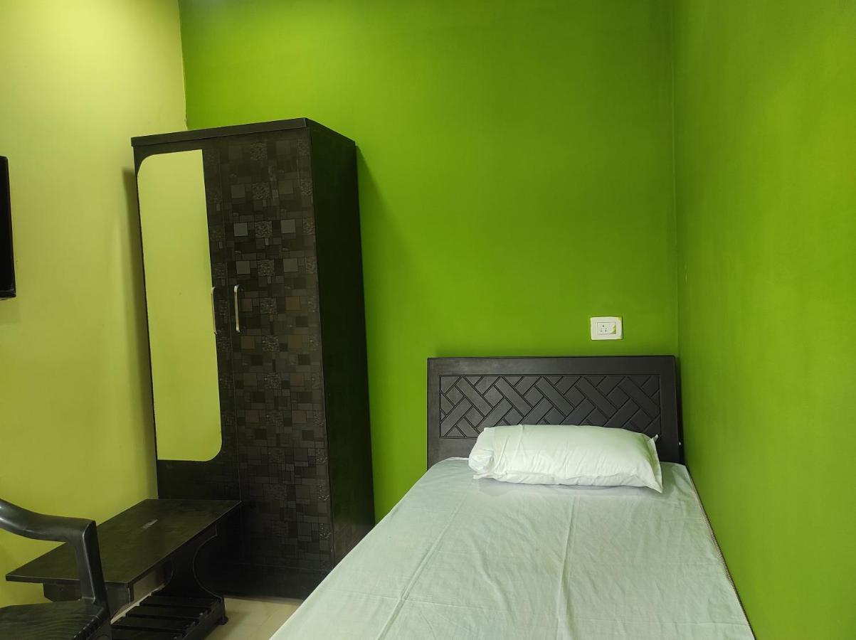 Hotel Sk Lodge Near Guwahati Airport Bagian luar foto